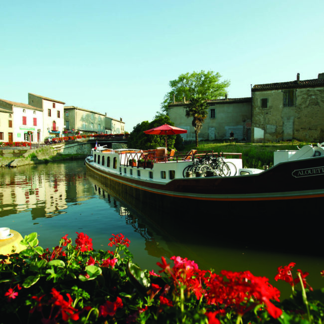 Le canal du midi à bord d’une péniche élégante